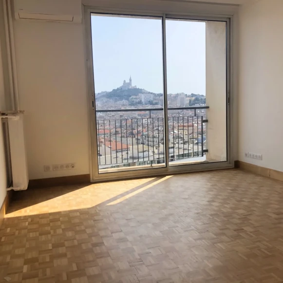 Bureau privé 12 m² 2 postes Coworking Cours Belsunce Marseille 13001 - photo 2