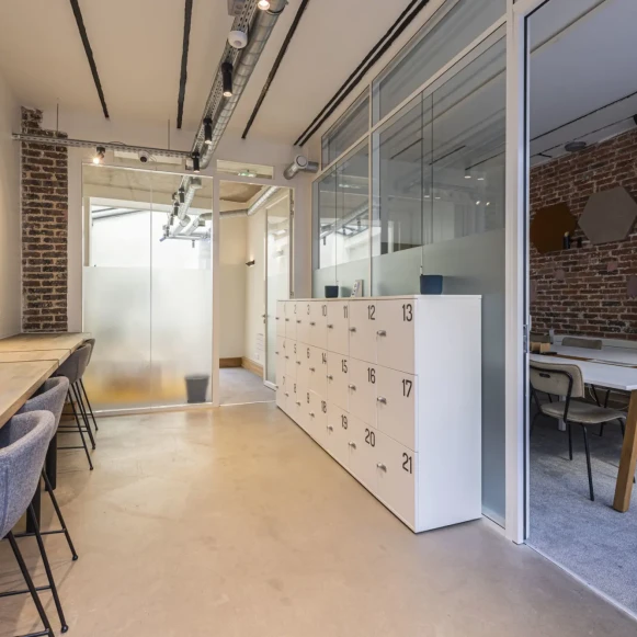 Espace indépendant 149 m² 24 postes Location bureau Rue Truffaut Paris 75017 - photo 4