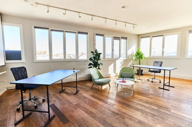 Bureau privé - 13002 - 5 postes - 940€