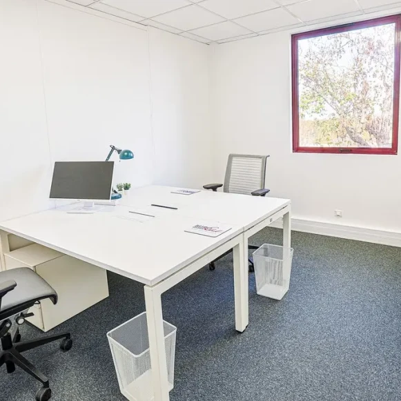 Bureau privé 14 m² 2 postes Location bureau Rue Pereire Saint-Germain-en-Laye 78100 - photo 1