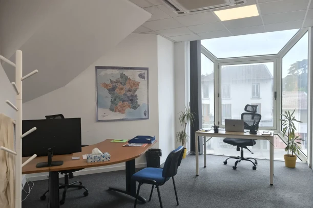 Bureau privé - 69410 - 2 postes - 425€