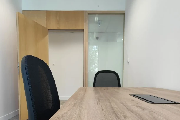 Bureau privé - 93500 - 2 postes - 684€