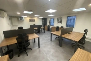 Bureau privé - 94220 - 6 postes - 2000€