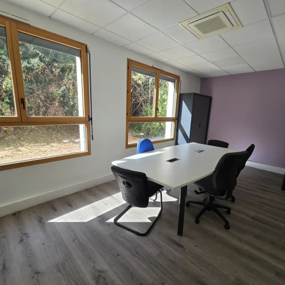 Bureau privé 17 m² 4 postes Location bureau Rue de Bray Cesson-Sévigné 35510 - photo 1