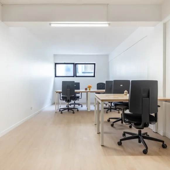Bureau privé 20 m² 6 postes Coworking Avenue du Général Michel Bizot Paris 75012 - photo 1