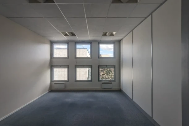 Bureau privé - 92110 - 14 postes - 1960€