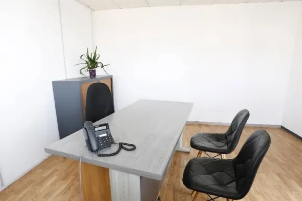 Open Space - 01630 - 8 postes - 370€