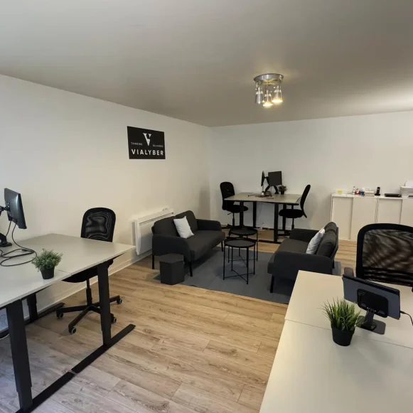 Espace indépendant 55 m² 6 postes Location bureau Rue du Faubourg Saint-Antoine Paris 75012 - photo 1