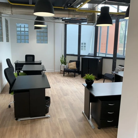 Bureau privé 40 m² 7 postes Coworking Rue Rabelais Montreuil 93100 - photo 4