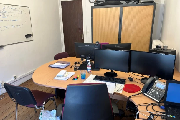Open Space - 75011 - 4 postes - 310€