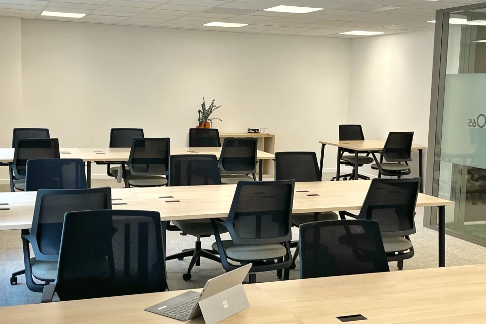 Open Space - 75018 - 36 postes - 210€