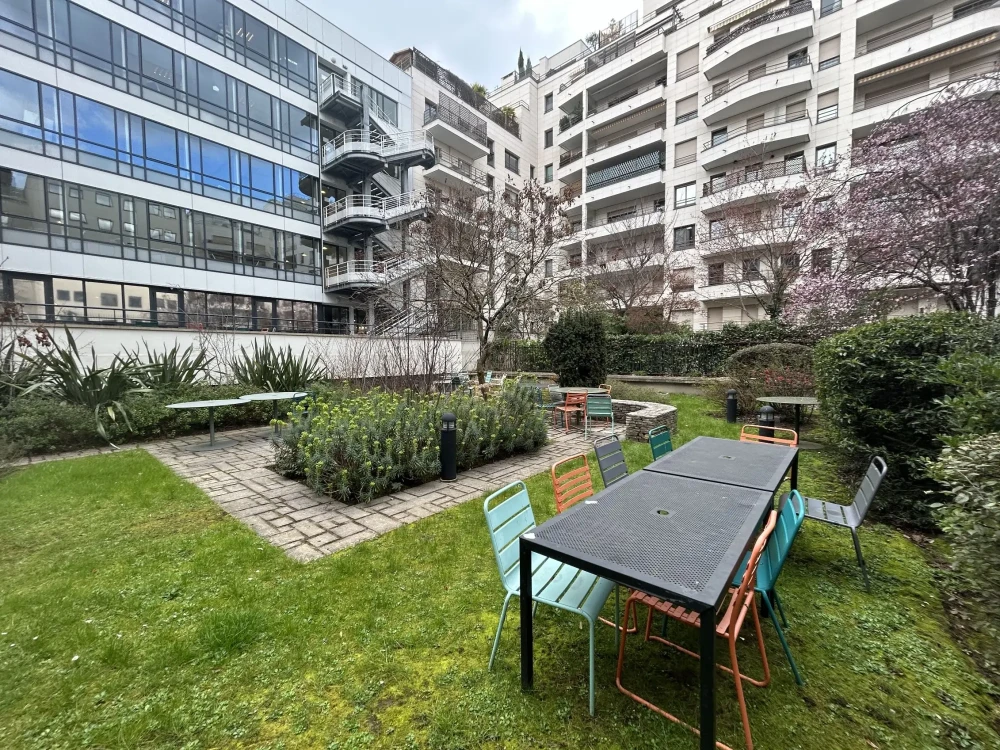 Open Space - 92300 - 1 poste - 250€