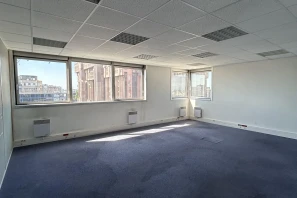 Bureau privé - 93194 - 5 postes - 405€