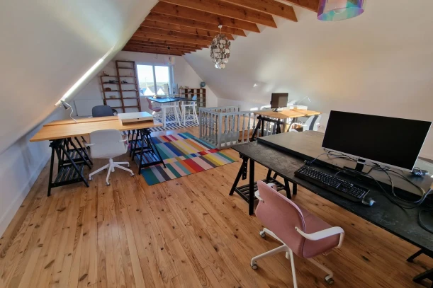 Open Space - 29660 - 7 postes - 350€