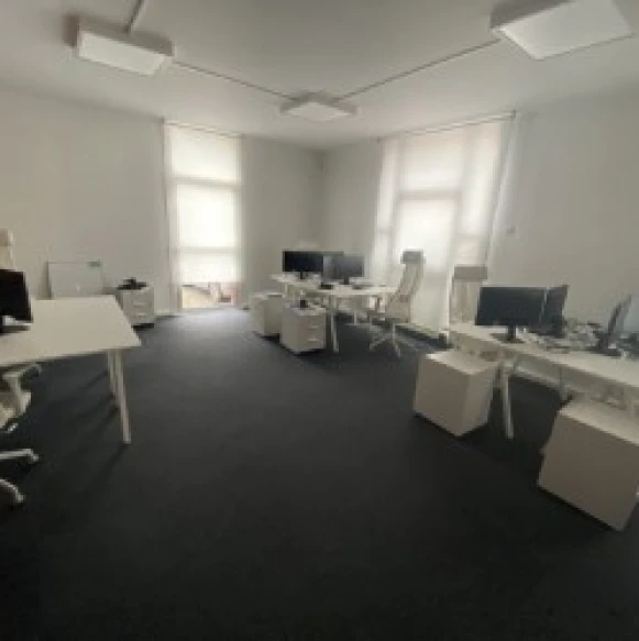 Bureau privé 34 m² 8 postes Location bureau Rue de la Cousinerie Villeneuve-d'Ascq 59650 - photo 1