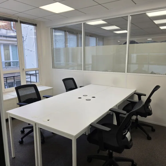 Bureau privé 20 m² 4 postes Coworking Rue du Faubourg Montmartre Paris 75009 - photo 4