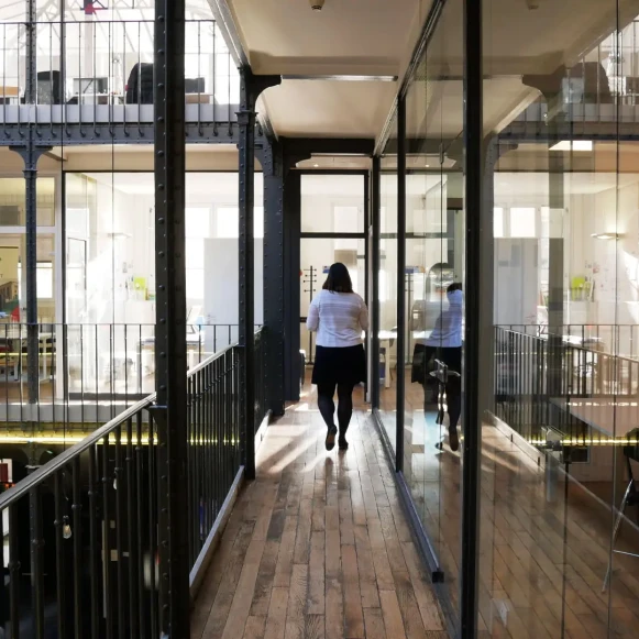 Bureau privé 30 m² 5 postes Location bureau Rue Alexandre Parodi Paris 75010 - photo 2