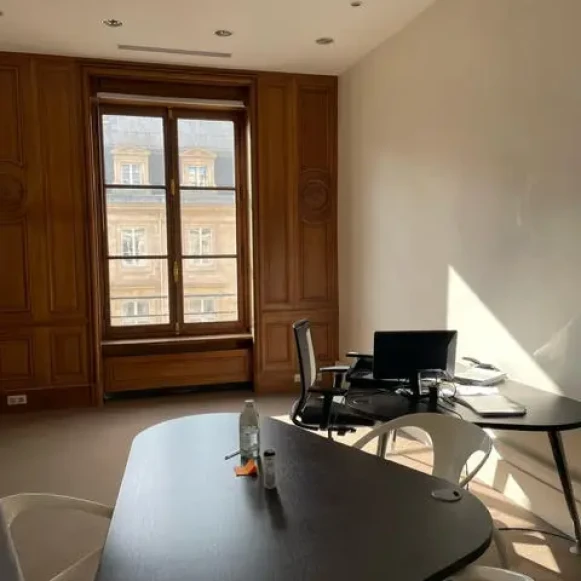 Bureau privé 234 m² 35 postes Location bureau Rue Royale Paris 75008 - photo 3