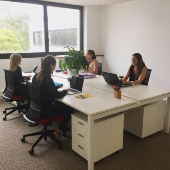 Bureau privé 20 m² 4 postes Coworking Rue Paul Bellamy Nantes 44000 - photo 2