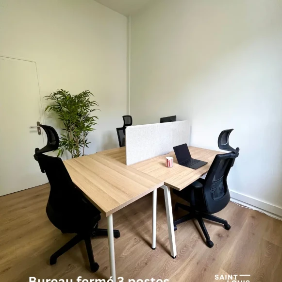 Bureau privé 12 m² 3 postes Location bureau Cours Saint-Louis Bordeaux 33300 - photo 1
