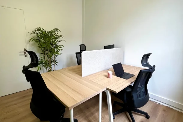 Bureau privé - 33300 - 3 postes - 990€