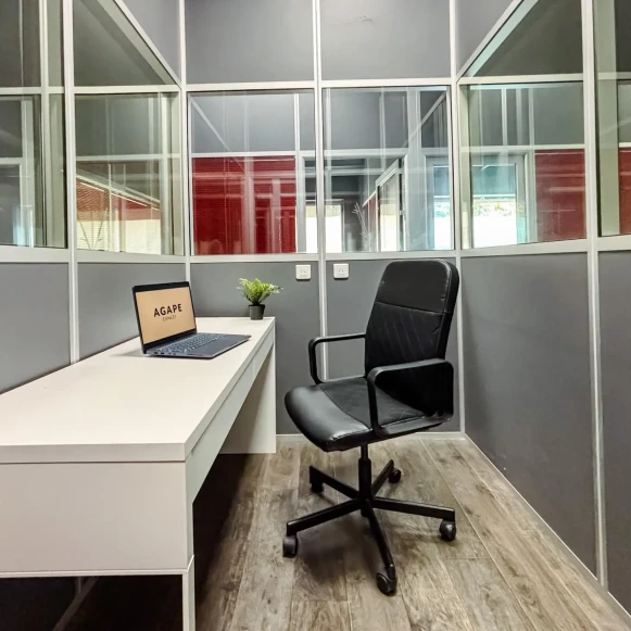 Bureau privé 4 m² 1 poste Location bureau Chemin des Cordeliers Mantes-la-Ville 78711 - photo 1