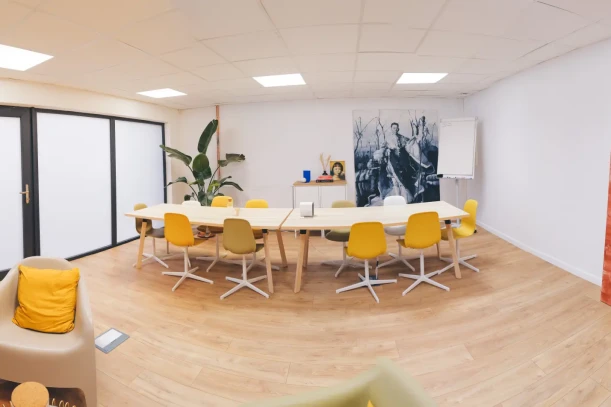 Bureau privé - 42100 - 4 postes - 850€