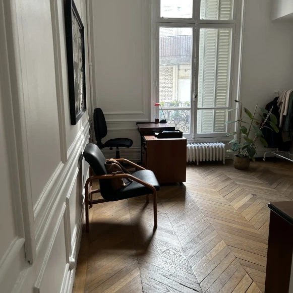 Bureau privé 46 m² 9 postes Location bureau Avenue Marceau Paris 75008 - photo 6