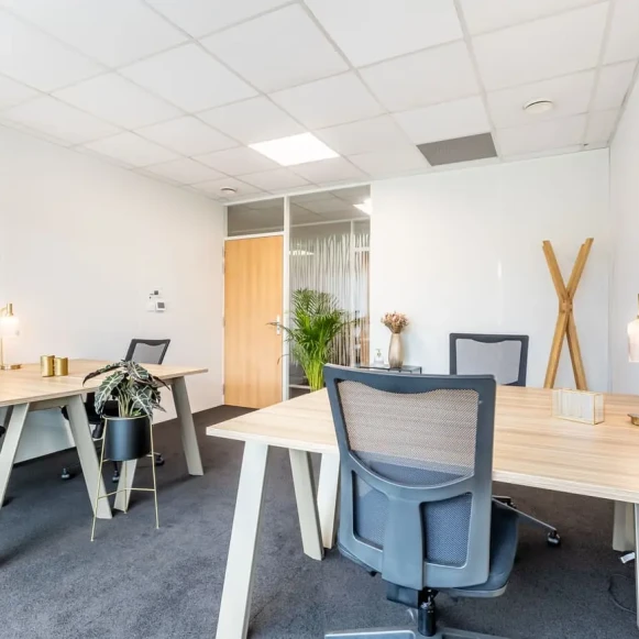 Bureau privé 24 m² 5 postes Coworking Rue Jacques Daguerre Nantes 44300 - photo 1