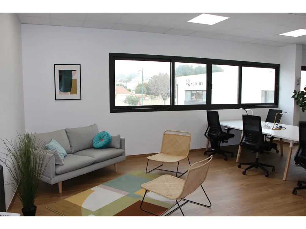 Open Space - 13580 - 12 postes - 290€