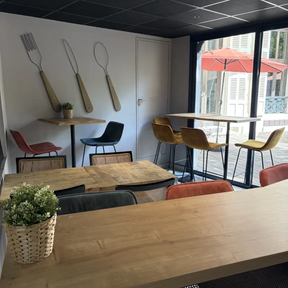 Bureau privé 28 m² 6 postes Coworking Rue Balthazar-Dieudé Marseille 13006 - photo 1