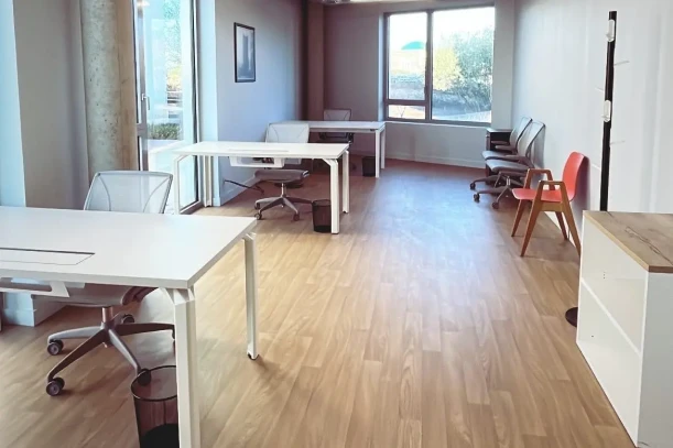 Bureau privé - 49100 - 4 postes - 1350€