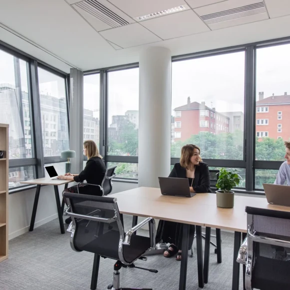 Bureau privé 15 m² 5 postes Coworking Rue du Débarcadère Colombes 92700 - photo 1