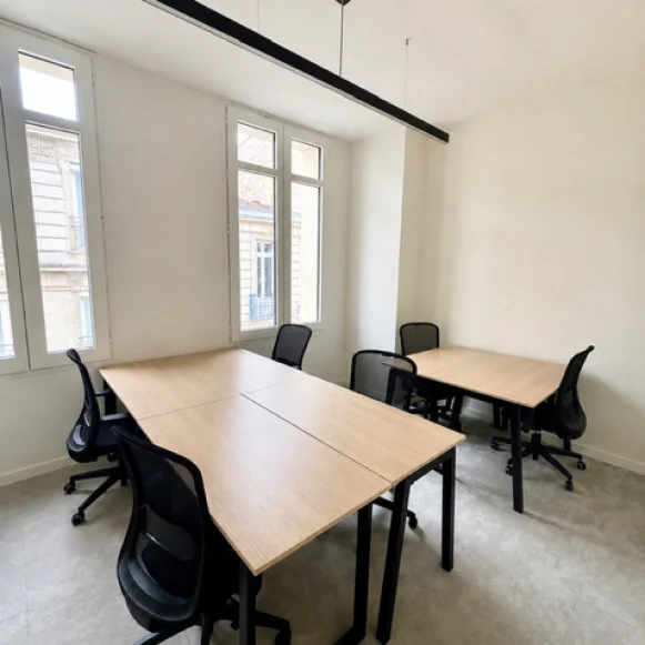 Bureau privé 16 m² 6 postes Coworking Rue Turenne Bordeaux 33000 - photo 1