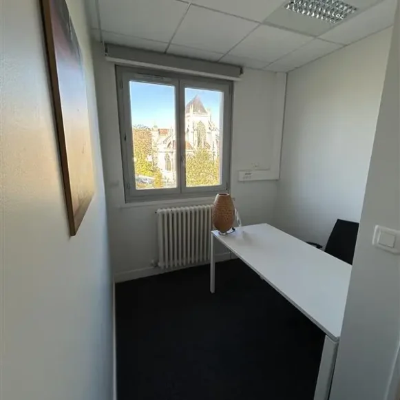 Bureau privé 12 m² 4 postes Coworking Rue du Pont de Paris Beauvais 60000 - photo 12