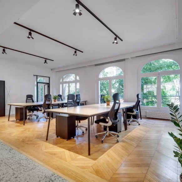 Espace indépendant 350 m² 56 postes Location bureau Avenue Victor Hugo Paris 75016 - photo 1