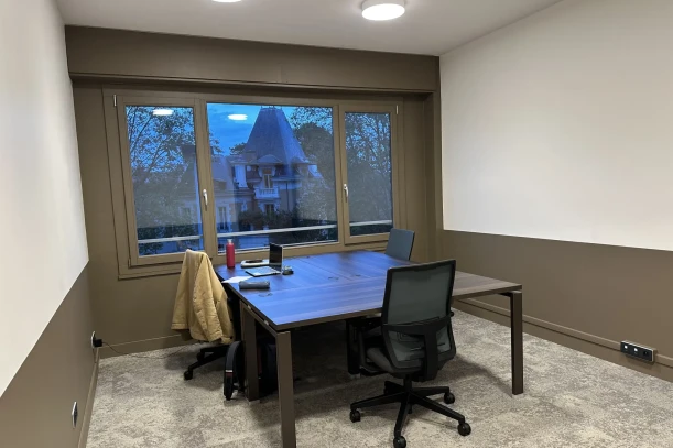 Bureau privé - 69006 - 4 postes - 1490€