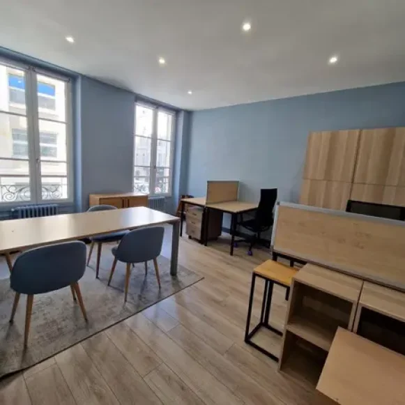 Bureau privé 17 m² 5 postes Location bureau Rue de Surène Paris 75008 - photo 1