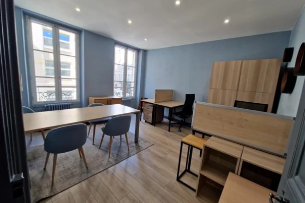 Bureau privé - 75008 - 5 postes - 1900€
