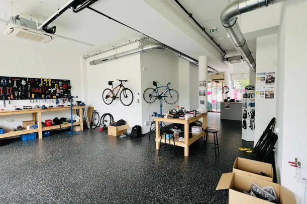 Espace indépendant - 92170 - 14 postes - 6700€