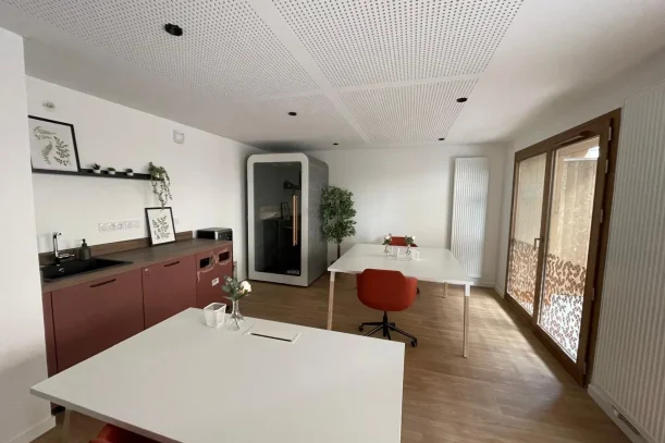 Open Space - 74340 - 3 postes - 100€