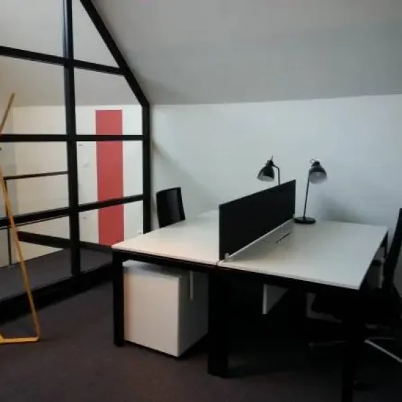 Bureau privé 11 m² 3 postes Coworking Avenue Jean-Baptiste Lebas Roubaix 59100 - photo 2