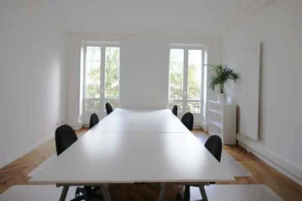 Open Space - 75003 - 3 postes - 300€