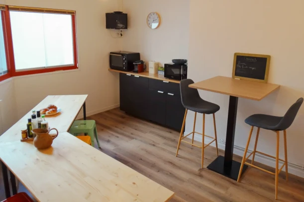 Open Space - 69009 - 2 postes - 200€