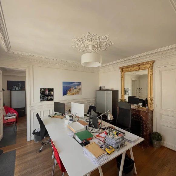 Bureau privé 18 m² 4 postes Location bureau Rue d'Édimbourg Paris 75008 - photo 1
