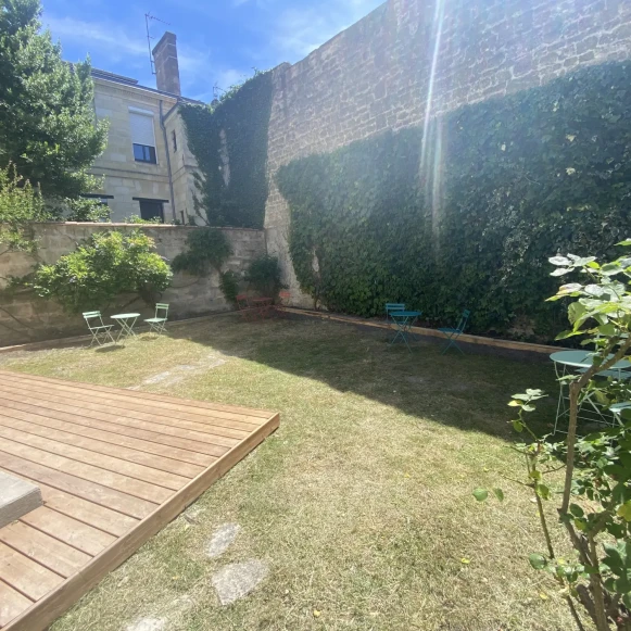 Bureau privé 12 m² 3 postes Location bureau Cours Saint-Louis Bordeaux 33300 - photo 1