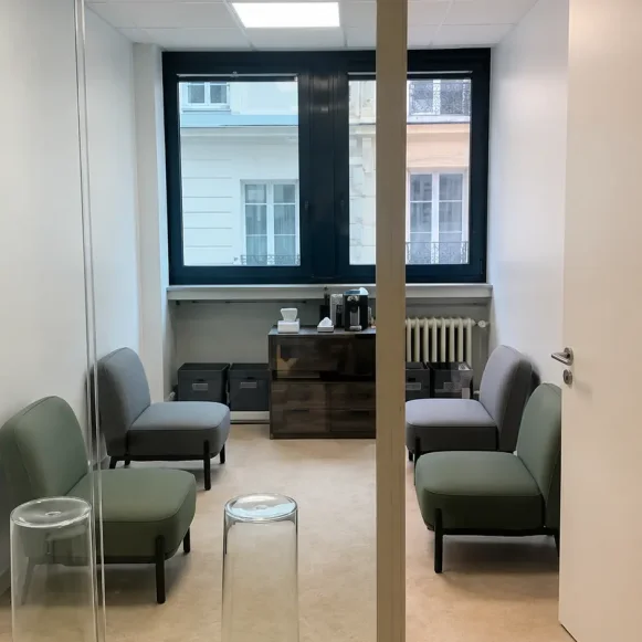 Bureau privé 10 m² 2 postes Coworking Avenue de Villiers Paris 75017 - photo 7