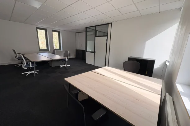 Bureau privé - 69160 - 6 postes - 1300€