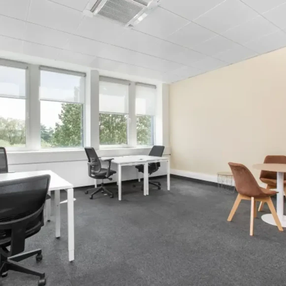 Bureau privé 12 m² 3 postes Coworking Avenue de l'Europe Schiltigheim 67300 - photo 5