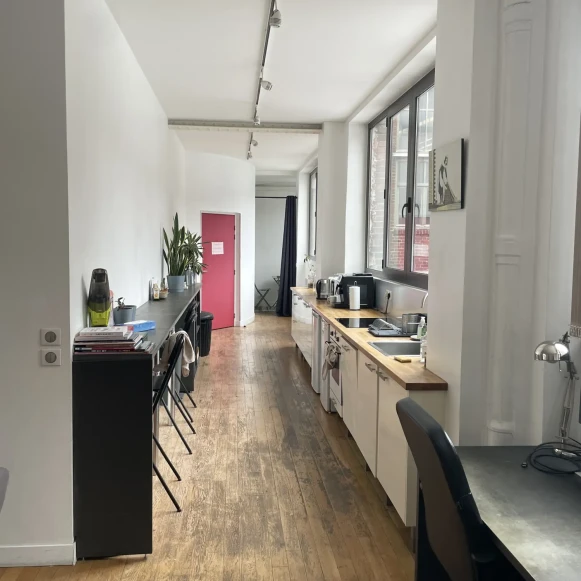 Bureau privé 15 m² 4 postes Coworking Cité Griset Paris 75011 - photo 3
